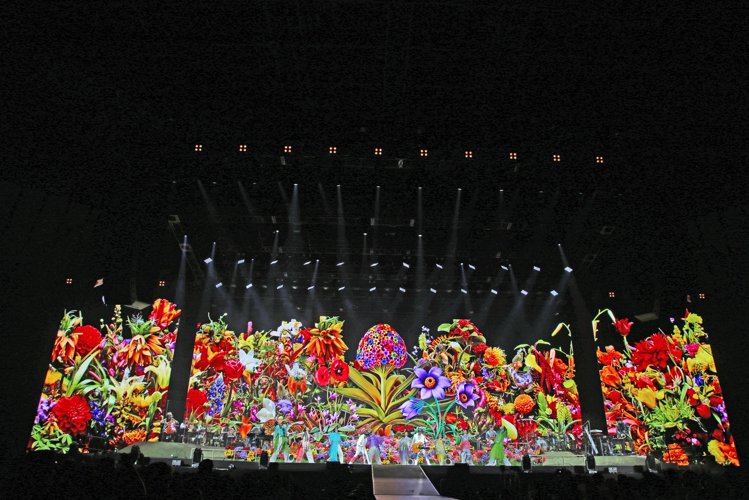 YUZU ARENA TOUR 2024-2025 ZUKAN Supported by NISSAN SAKURA